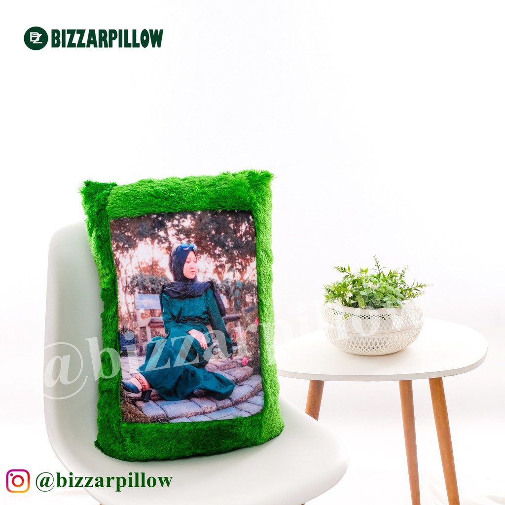 Bizzarpillow  Bantal Foto Custom Bulu Rasfur 40x60 cm BZ101