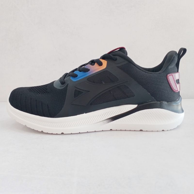 Sepatu Running Pria - DIADORA Doriano (M) / Black DIARU210902B - Original