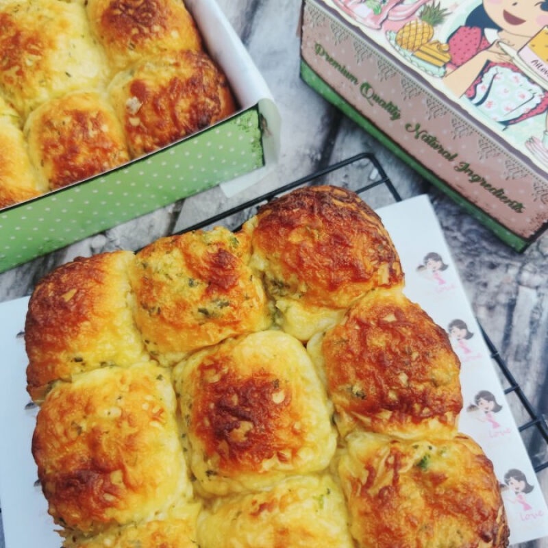 

Burnt Garlic Cheese Pumpkin Bread