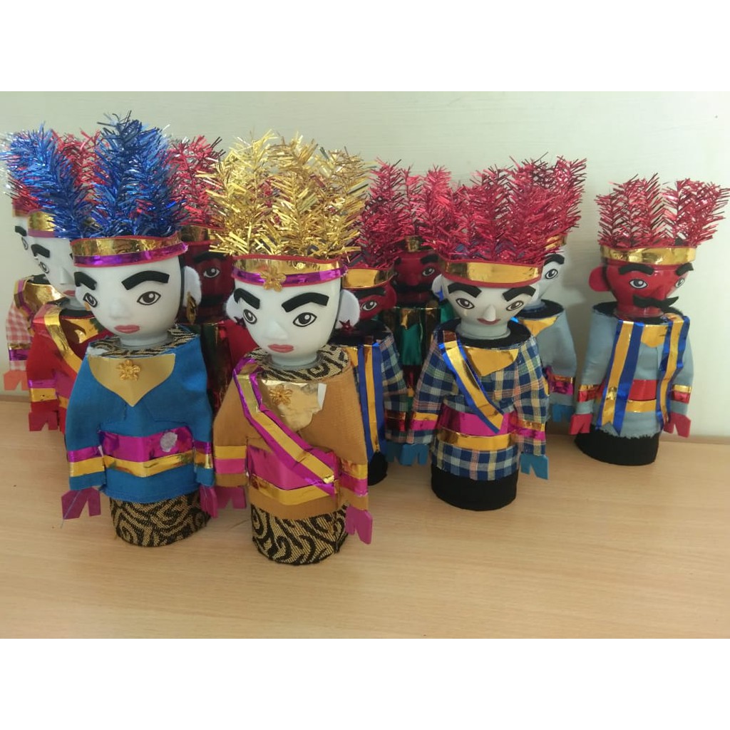 Ondel ondel sepasang souvenir betawi