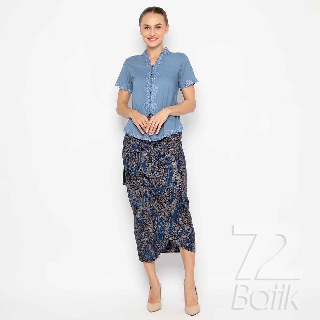BATIK COUPLE MODERN Kemeja Rok Lilit Instan Batik Pria Lengan Panjang Premium Peksi Adiwilaga Biru Hitam 723148 Cap 72 - Baju Kemeja Atasan Pakaian Batik Couple Cople Pria Cowok Laki Laki Remaja Keluarga Lengan Panjang Modern Slimfit Premium Kekinian