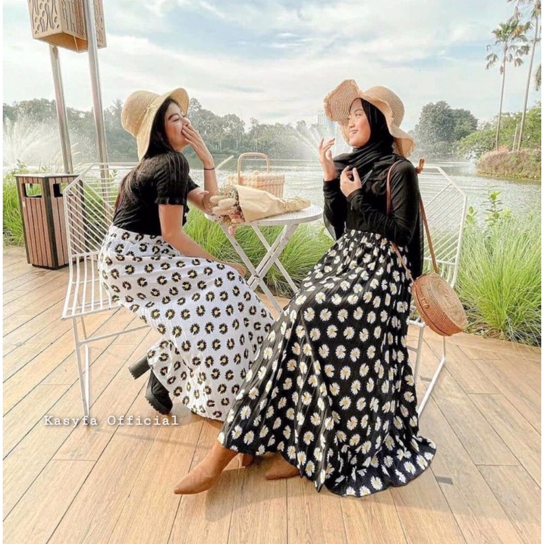 ROK DAISY PLISKET // DAISY PLISKET SKIRT MOTIF BUNGA