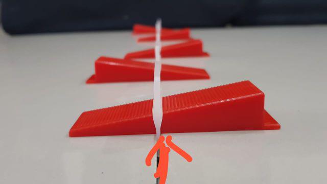 Universal Wedge / Tile Leveling System / Perata Granit Keramik