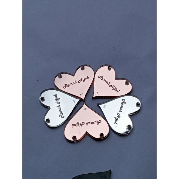 

50 pcs label akrilik love ukuran 2x2 cm