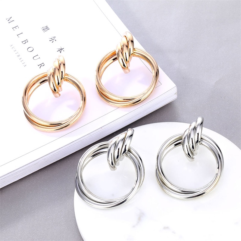 Anting Bentuk Lingkaran Besar Bahan Alloy Warna Emas Gaya Punk Untuk Wanita