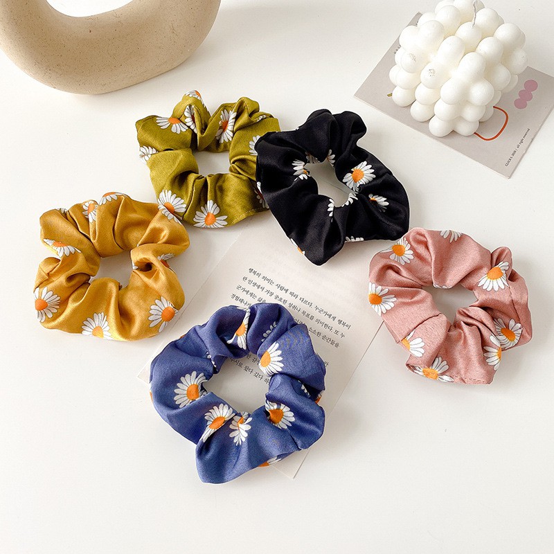 OVERFLOWS.ID ✿ Scrunchie Ikat Rambut Cepol Korea Lucu Satin Bunga Daisy Import