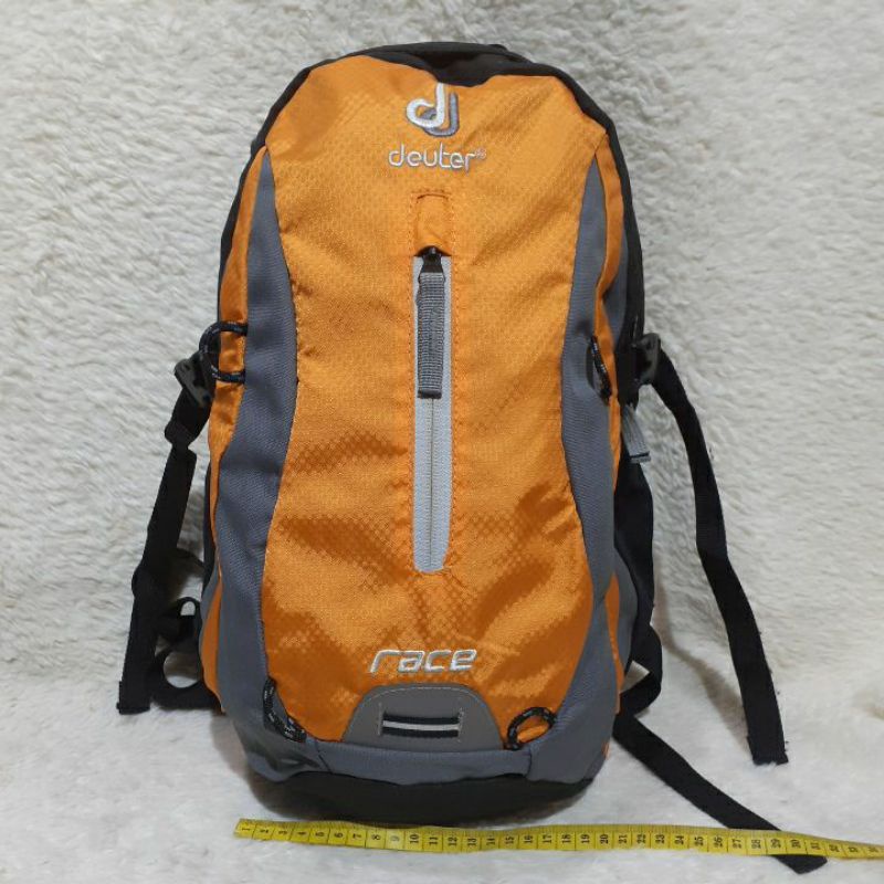 Tas Ransel Second / Preloved / DEUTER Race Backpack Oranye Abu / Bekas.