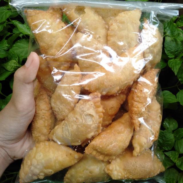 

Aneka kue/jajanan kering (Pastel,kacang telur, kecipir,stick)