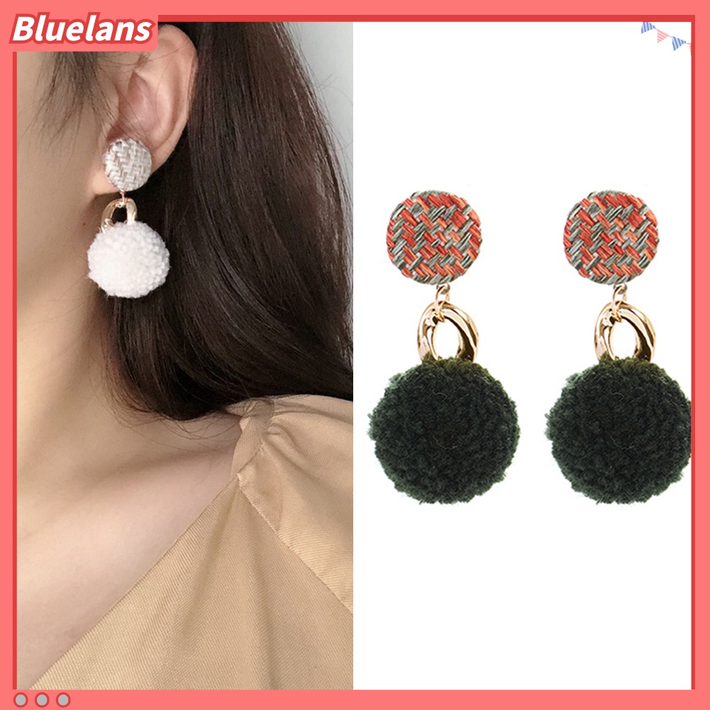 Anting Stud Drop Juntai Musim Dingin Aksen Pom-Pom Untuk Wanita