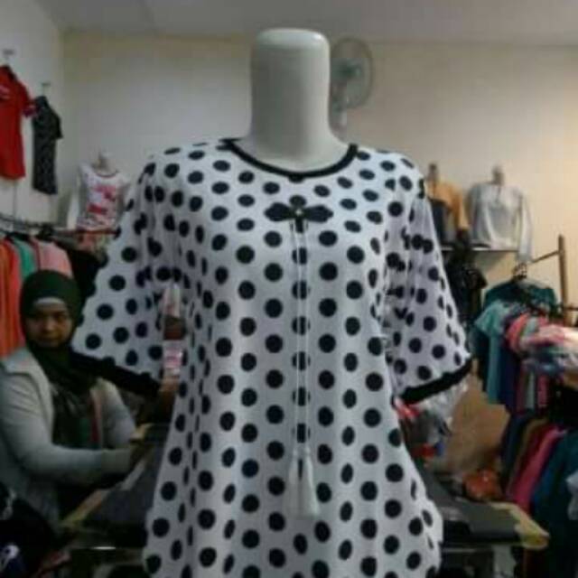 Atasan polkadot wanita
