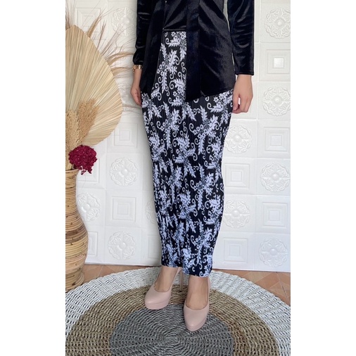 Termurah !! Rok plisket NO WIRU PRODUKSI SENDIRI. ready / rok span / rok plisket / rok batik / rok kondangan-Bunga hitam