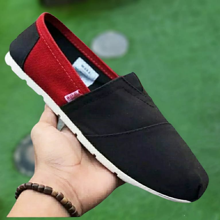 DISKON - SEPATU WAKAI SLIP ON PRIA WANITA SIMPLE SANTAI TERMURAH