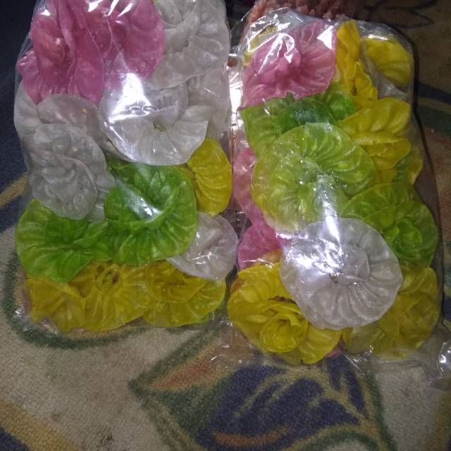 

kerupuk bunga/parered oleh2 khas bandung