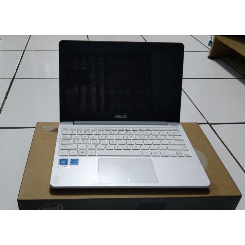 LAPTOP ASUS NOTEBOOK E203NAH INTEL CELERON N3350 RAM 2GB/500GB - SECOND