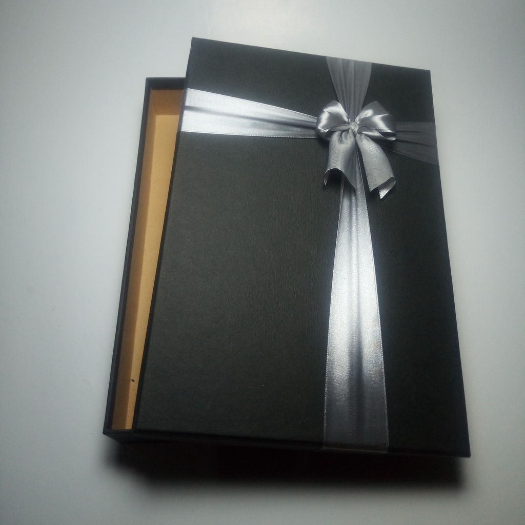 

Hardbox 30x20x15 Kotak Kado Gift Box Hampers Bridesmaid Custom Premium Grosir