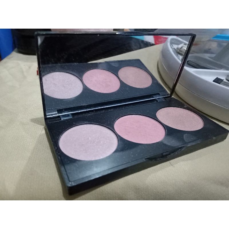 (PRELOVED) MAKE OVER POWERSTAY HIGHLIGHTER