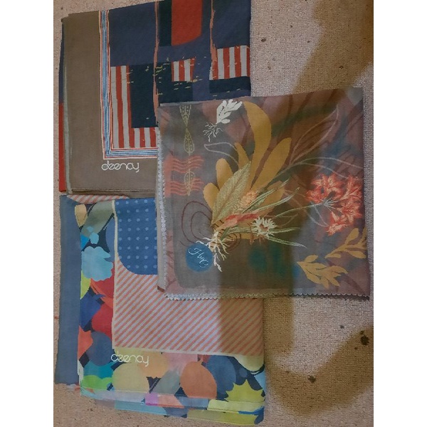 PL Hijab segiempat branded