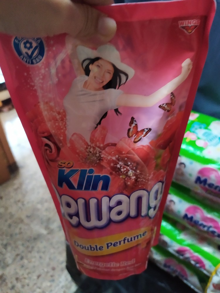 So Klin Pewangi Pakaian Refill Red/ Pink /purple 900ml-bloralapak