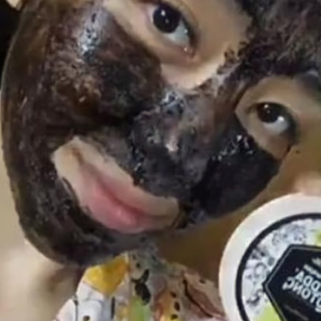 MASKER REAL MUGWORT MASKER WAJAH HILANGKAN KOMEDO DAN JERAWAT