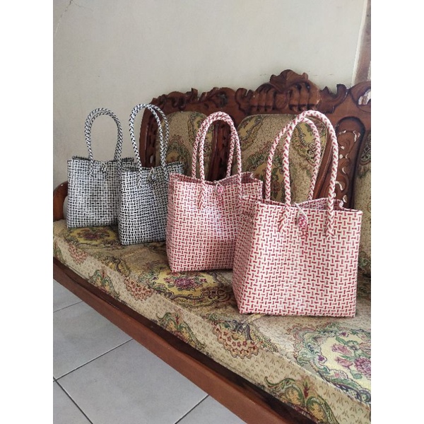 tas anyam  warna merah & hitam premium