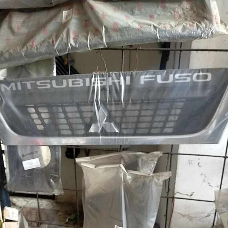 grill depan Canter krom