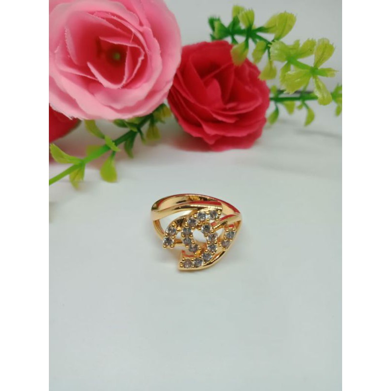 Fourfashion Cincin Dewasa Xuping Motif Chenel Miring Lapis Emas HH040