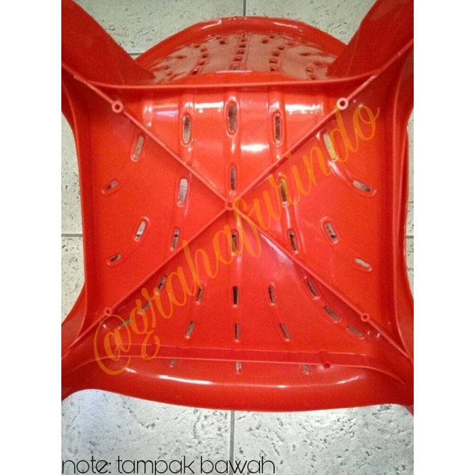 Merah | Kursi Santai Plastik | Bangku Plastik | Swiss Green Leaf