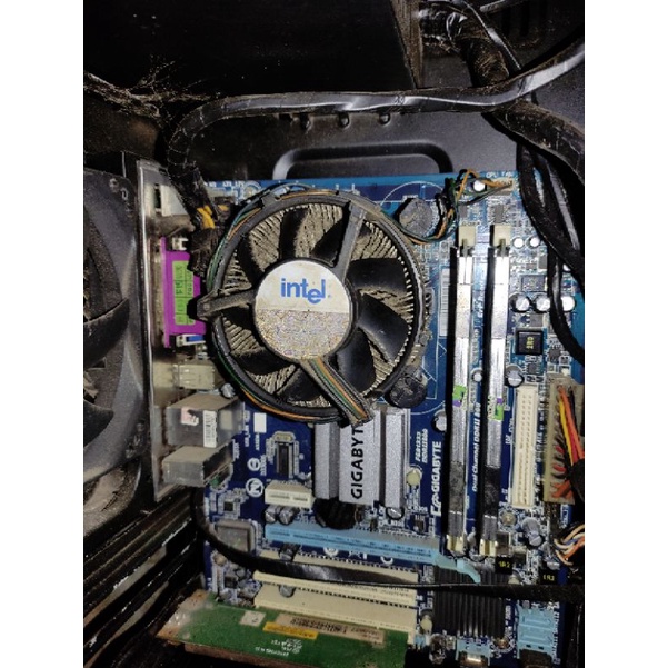 MOHTERBOARD GIGABYTE G31M-ES2L + E8500 +2X2GB DDR2 LGA 775 SEPAKET