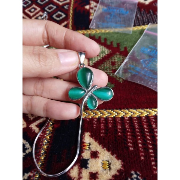 preloved besi putih maluku kalung dan liontin