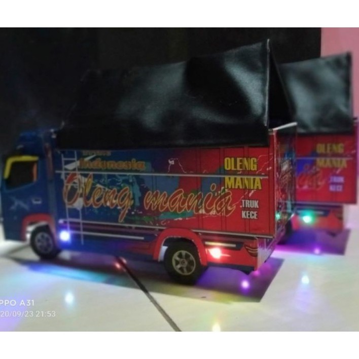 MINIATUR TRUK LIVERY OLENG MANIA SUDAH LAMPU DAN TERPAL 