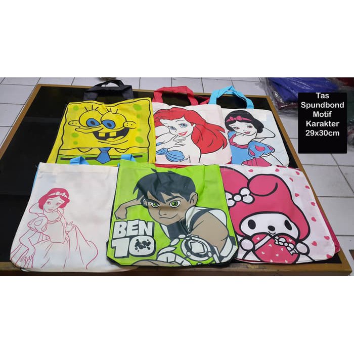 

Tas Goodie Bag Kado/Tas Spundbond Murah Model Unik Serbaguna !! Murah