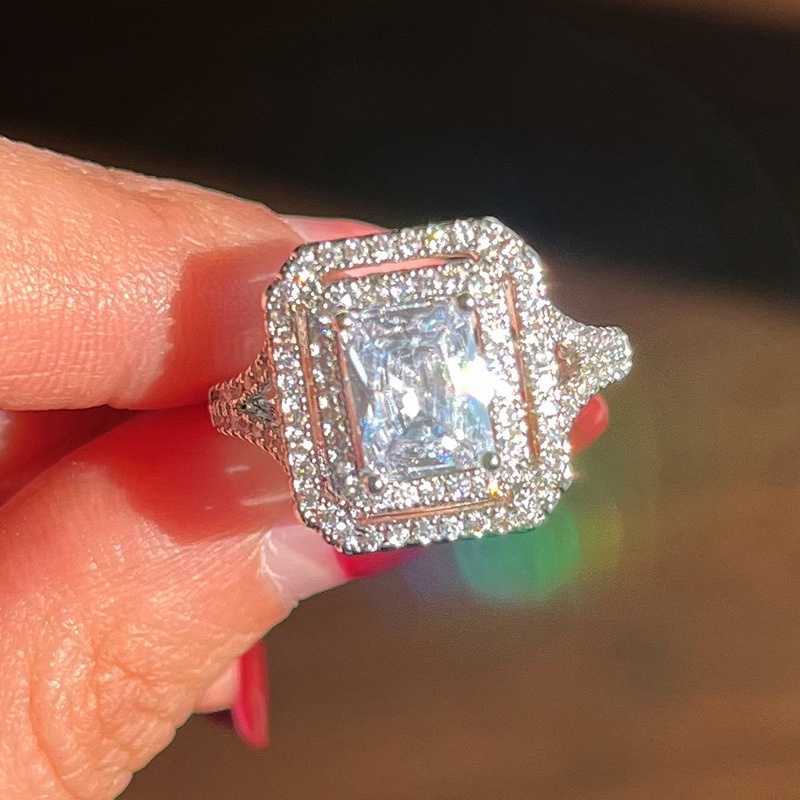 Cincin Wanita Bentuk Kotak Hias Batu Cubic Zirconia Gaya Klasik Untuk Pertunangan / Pernikahan