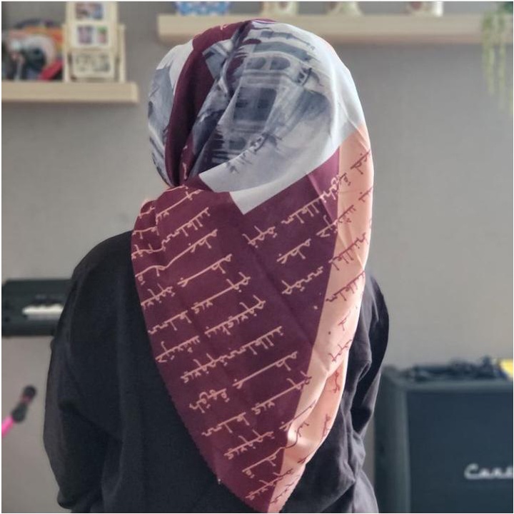TERBARU JILBAB SEGIEMPAT VOAL MOTIF KORAN HIJAB VOAL MOTIP SEGI EMPAT LASERCUT KERUDUNG NN HIJAB-M472 Maroon
