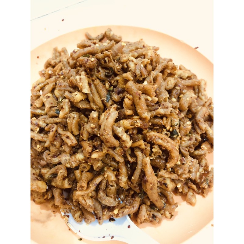 

keripik usus ayam Pedas Rempah dengan daun jeruk
