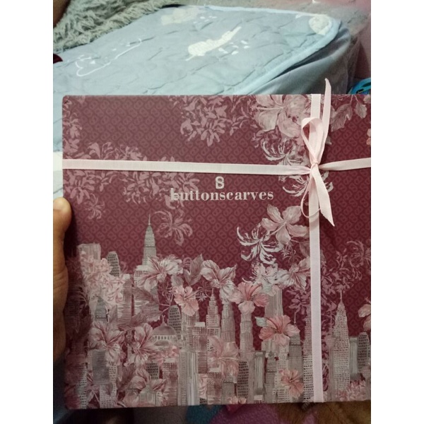 buttonscarves malaya burgundy