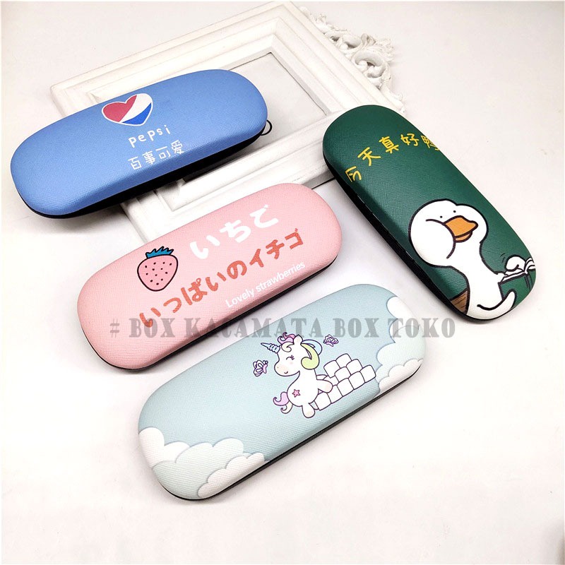 Box Kacamata / Tempat Kacamata Hard Case  Motif Karakter Lucu B7