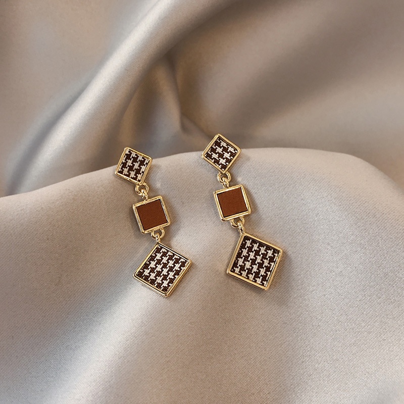 Anting Tusuk Motif Geometri Bahan Kulit flannel Untuk Wanita