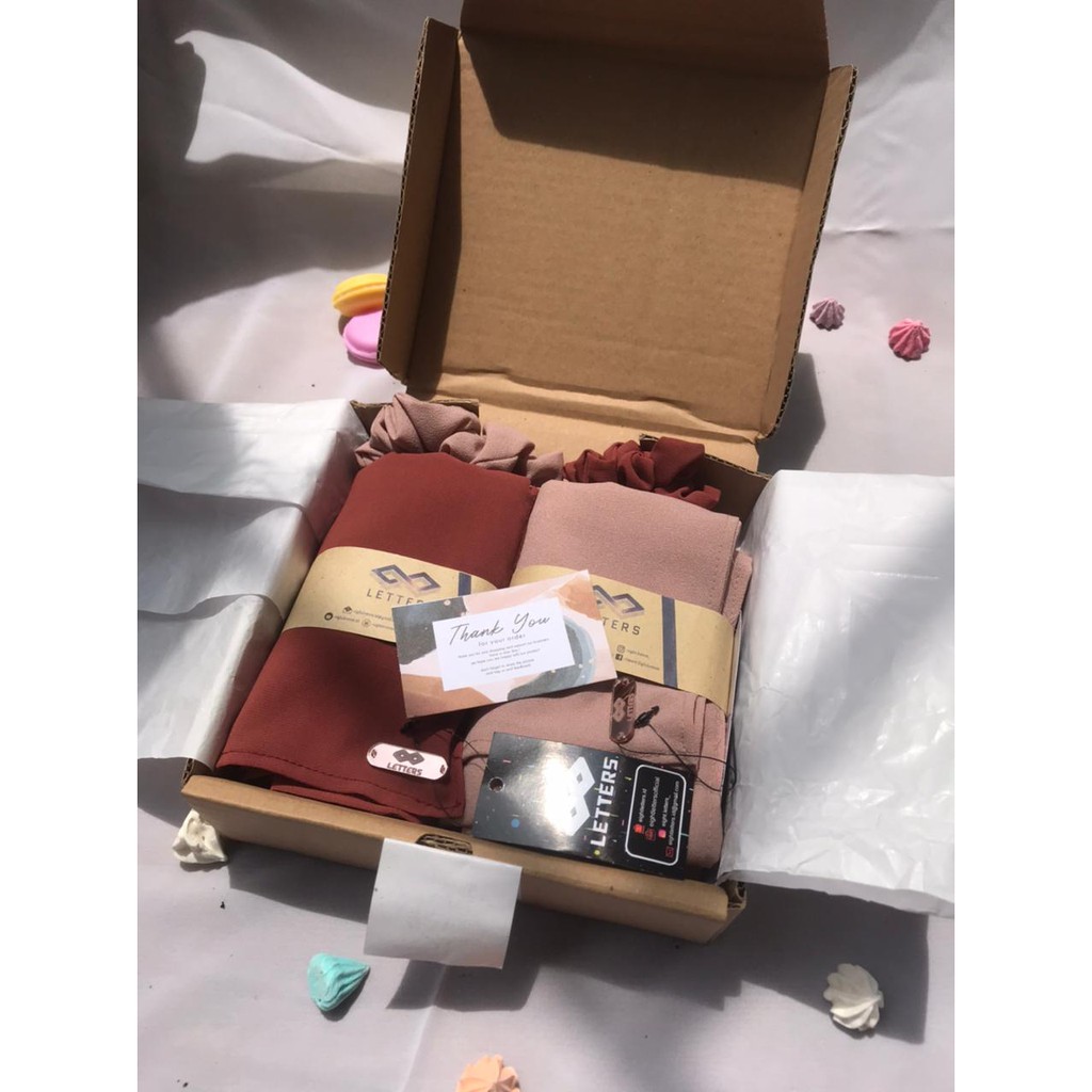 

[EIGHT LETTERS] HAMPERS GIFTBOX KADO LEBARAN/WISUDA/ULANG TAHUN/ANNIVERSARY/WEDDING SMALL BOX