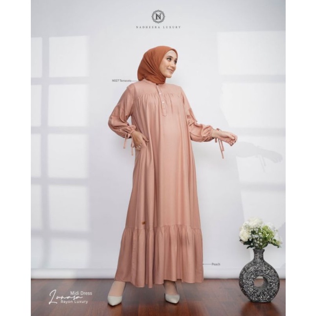 LUNARA MIDI DRESS BY NADHEERA LUXURY