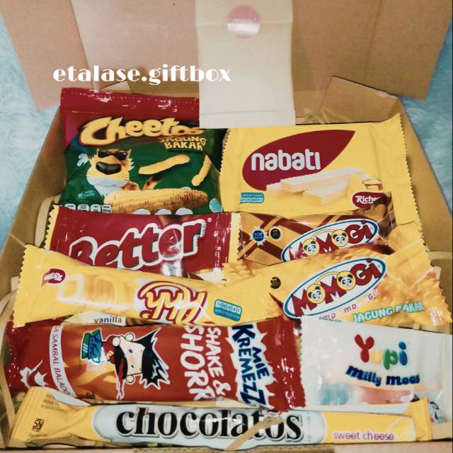 

PAKET MURAH GIFT BOX SNACK UKURAN MEDIUM. HAMPERS. KADO UNTUK SAHABAT/TEMAN. SNACK