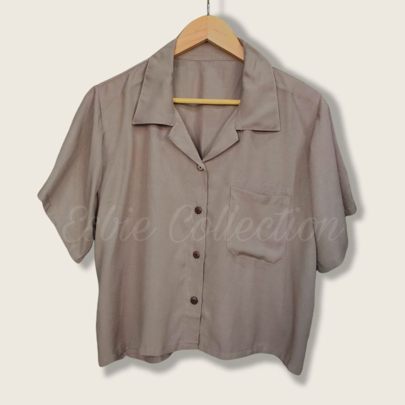 KEMEJA WANITA CROP POLOS-Latte