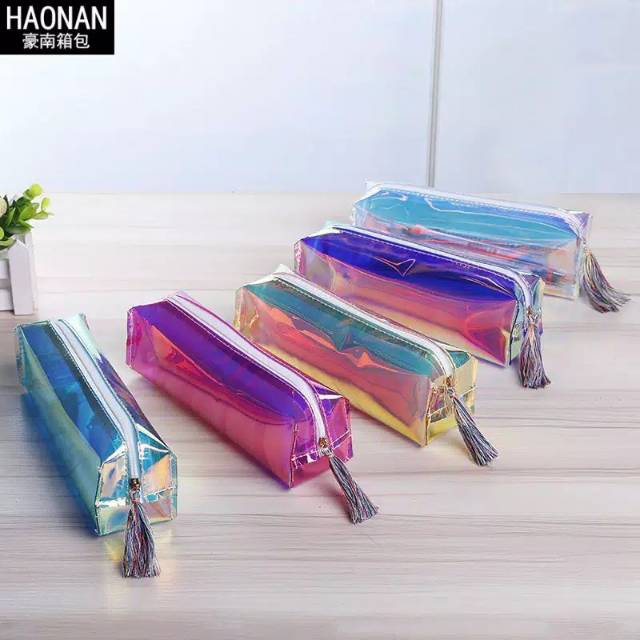 

Tempat pensil metalik