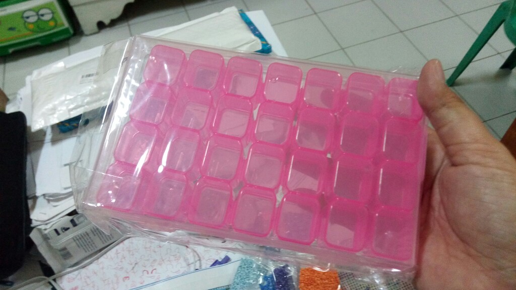 Kotak Wadah Dengan Model 28-kompartemen Untuk Organizer/tempat Penyimpanan Perhiasan