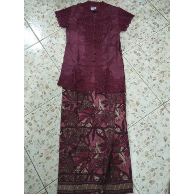 Prelived 1 stel kebaya dan rok