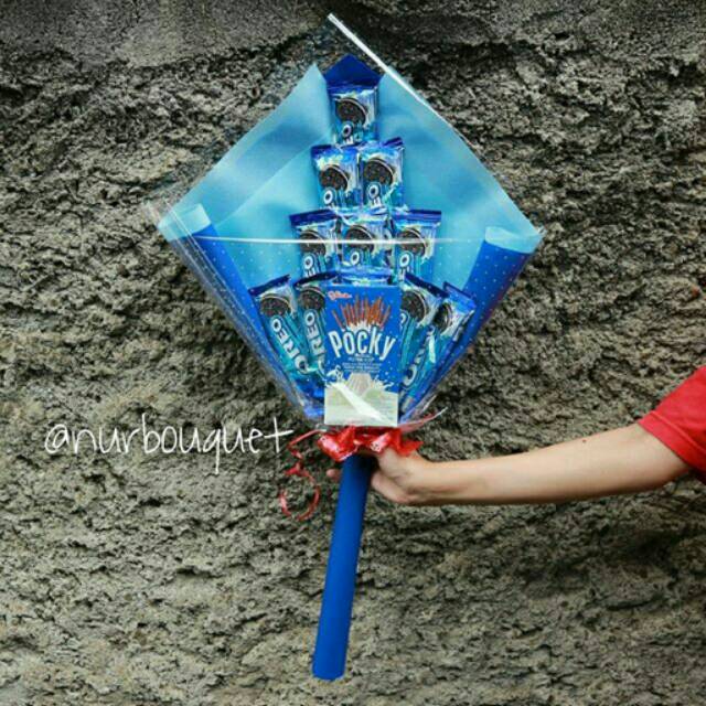 

Buket jajanan murah, hadiah wisuda murah, hadiah anniv, kado spesial