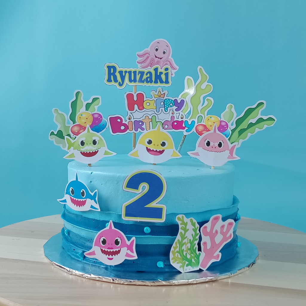 

Kue Ulang Tahun Butter Cream dengan topper Print Art papper Baby Shark