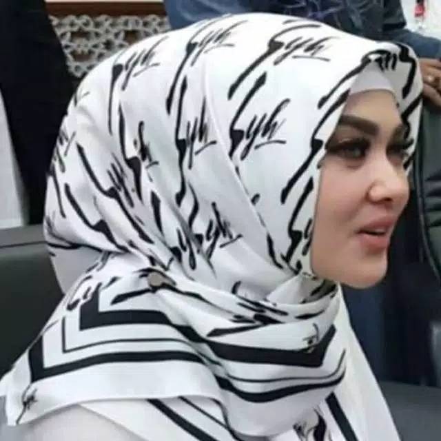HIJAB SEGI EMPAT SYR PUTIH KW / KERUDUNG DEENAY KW