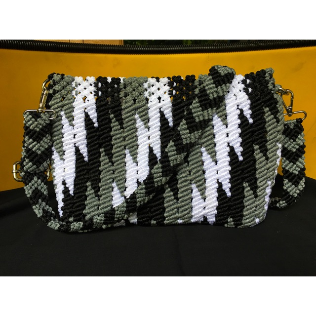 Tas Tali Kur Motif Halilintar Tas Rajut Handmade Tas Selempang Tas  Abu Hitam Putih