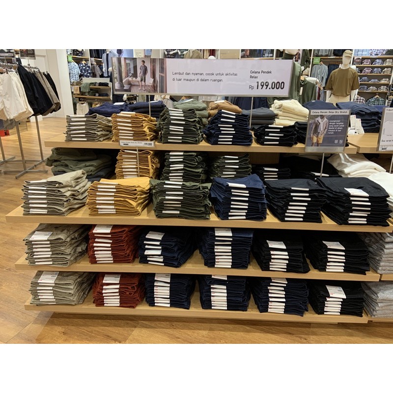celana pendek relax uniqlo pria