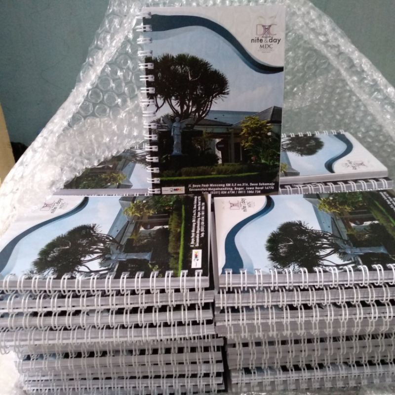 

Souvenir Custom Notebook A6 ±10x14 cm isi bergaris 1 sisi